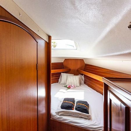 Sail Boat To Sleep Hotel Sant Adria de Besos Exterior foto