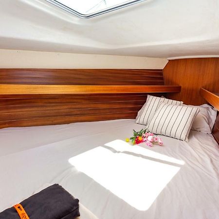 Sail Boat To Sleep Hotel Sant Adria de Besos Exterior foto