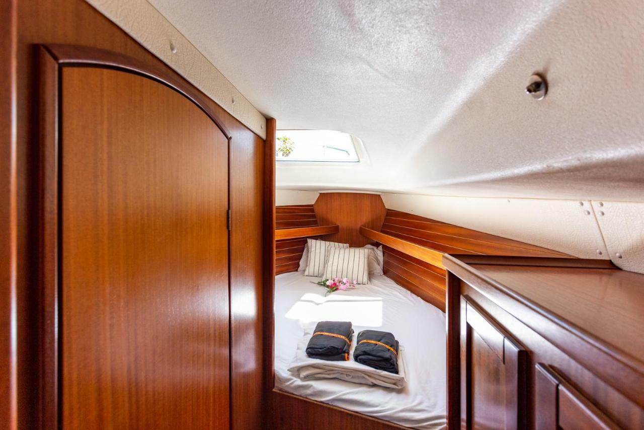 Sail Boat To Sleep Hotel Sant Adria de Besos Exterior foto